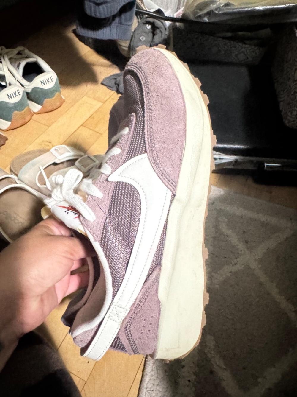 Nike - Picture 3 of 4